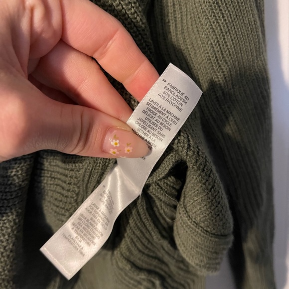 Sweater - Picture 4 of 6